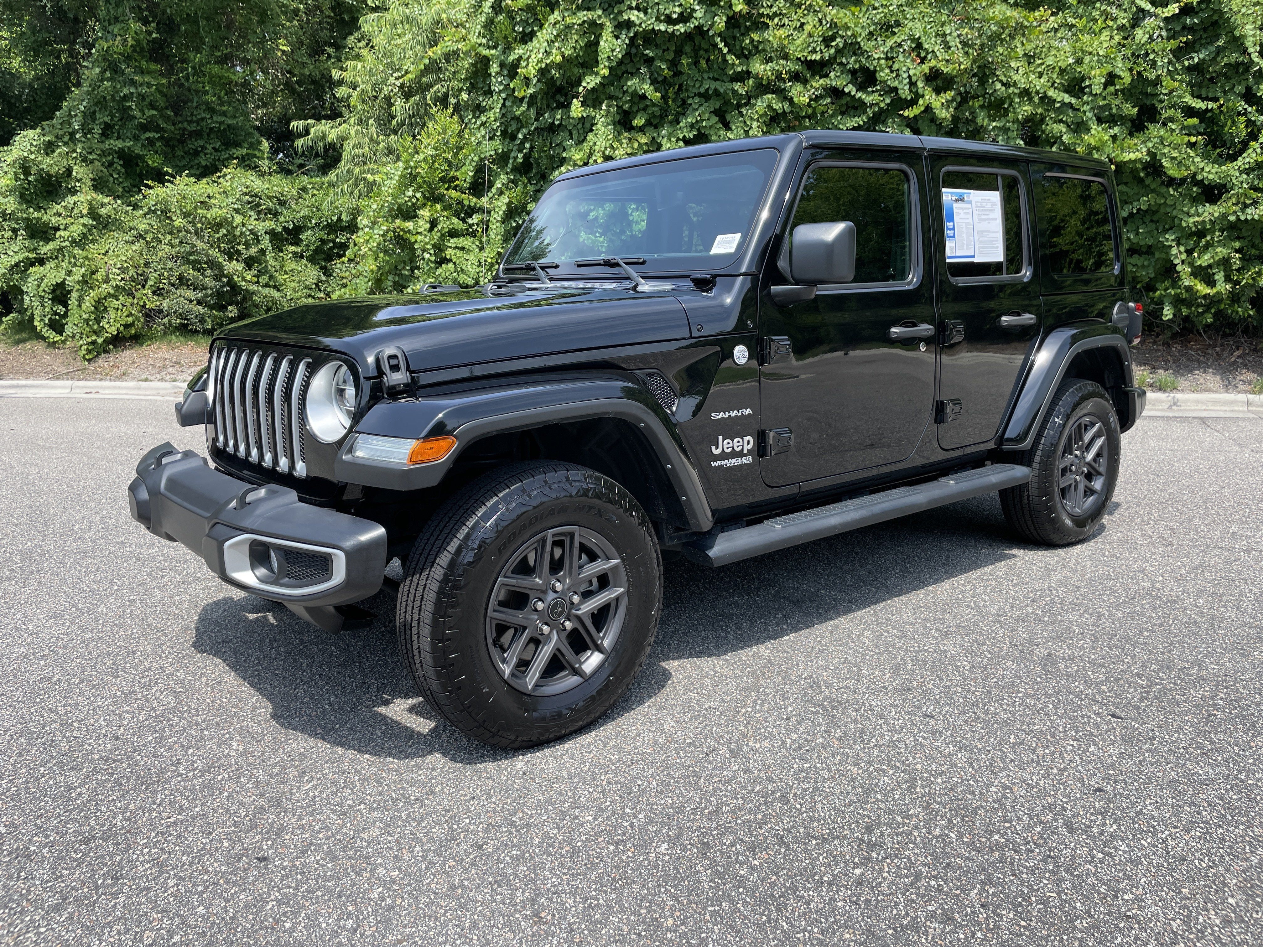 Used 2022 Jeep Wrangler Unlimited Sahara w/ LED Lighting Group AWD/4WD image 4