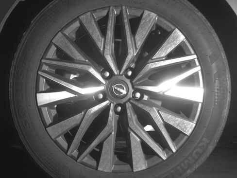 Used 2025 Nissan Altima 2.5 SV FWD image 12