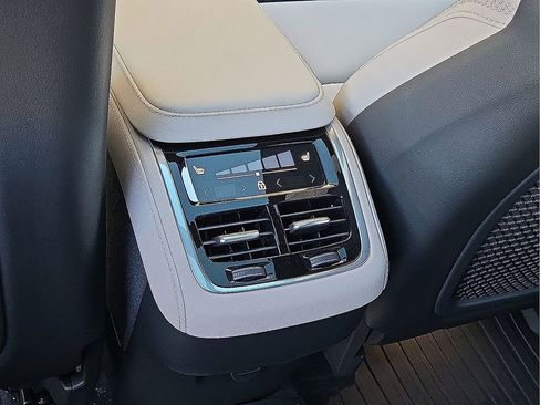 New 2026 Volvo XC90 B6 Plus w/ Protection Package Premier AWD/4WD image 16