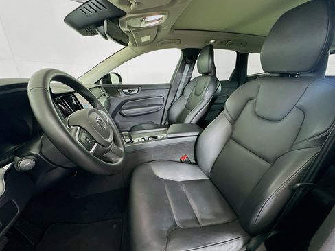 Used 2025 Volvo XC60 B5 Core image 13