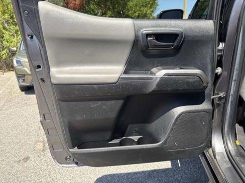 Used 2022 Toyota Tacoma SR5 w/ Technology Package RWD image 15