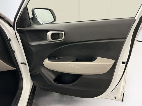 Used 2025 Hyundai Venue SEL FWD image 33