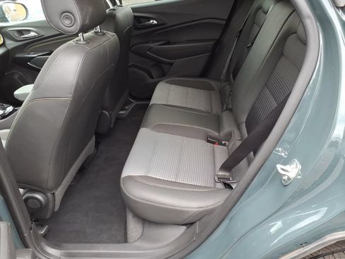 Used 2025 Chevrolet Trax LT FWD image 11