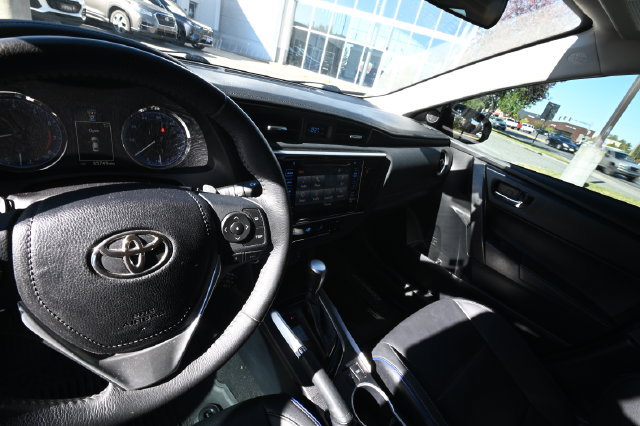 Used 2018 Toyota Corolla XSE FWD image 9