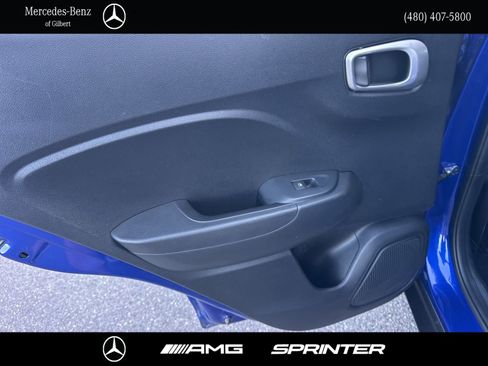 Used 2025 Hyundai Venue SEL FWD image 18