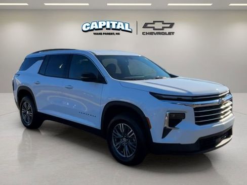 Certified 2025 Chevrolet Traverse LT image 7