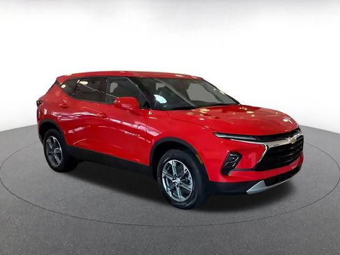 Used 2026 Chevrolet Blazer LT FWD image 2