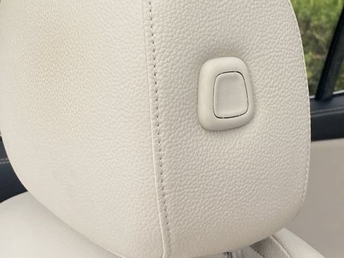 Used 2022 Mercedes-Benz GLB 250 4MATIC image 29