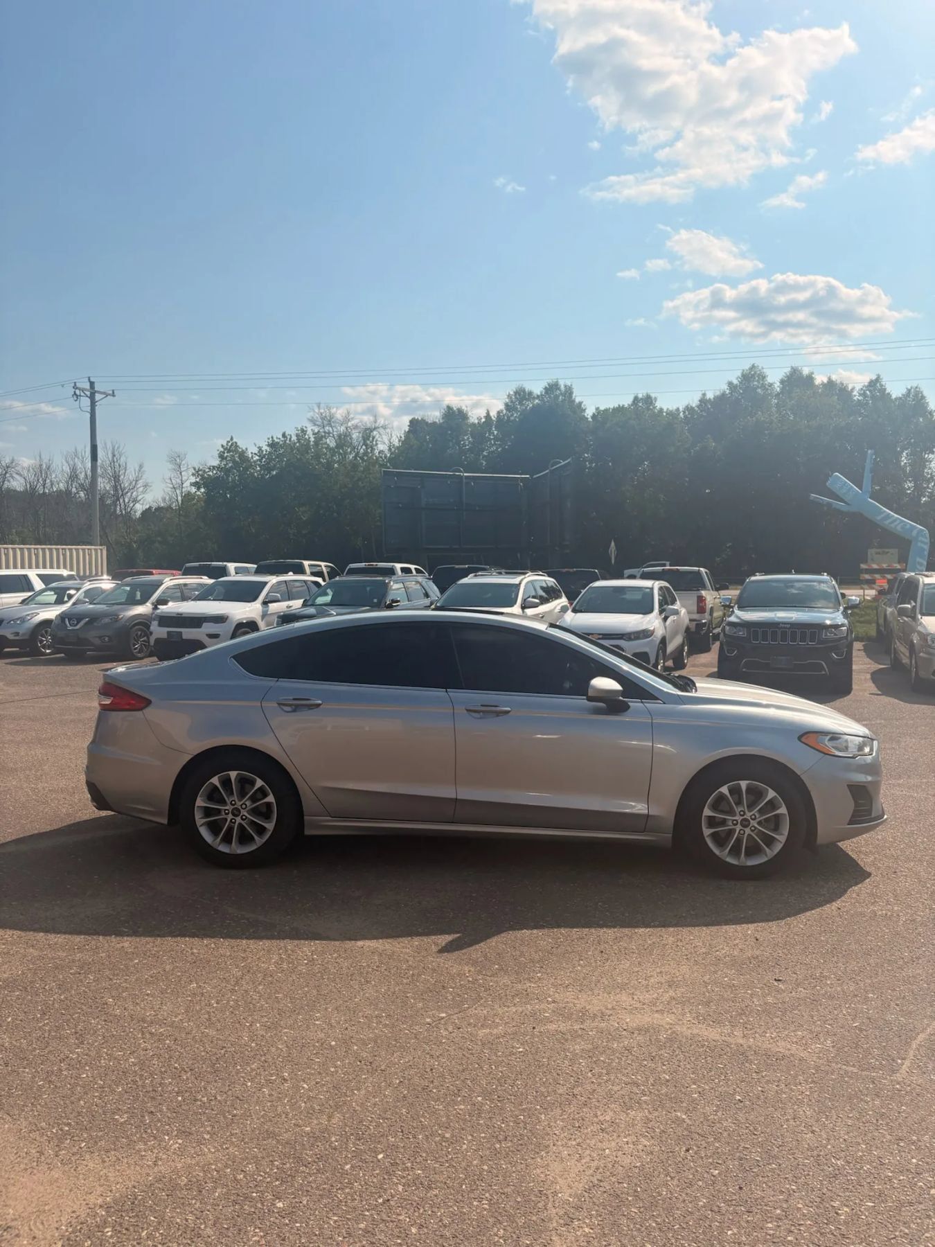 Used 2020 Ford Fusion SE FWD image 4