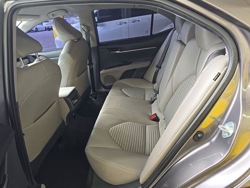 Used 2021 Toyota Camry SE w/ Convenience Package FWD image 8