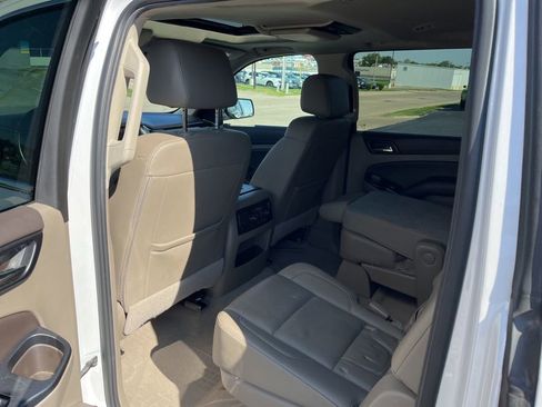 Used 2019 Chevrolet Suburban Premier AWD/4WD image 25