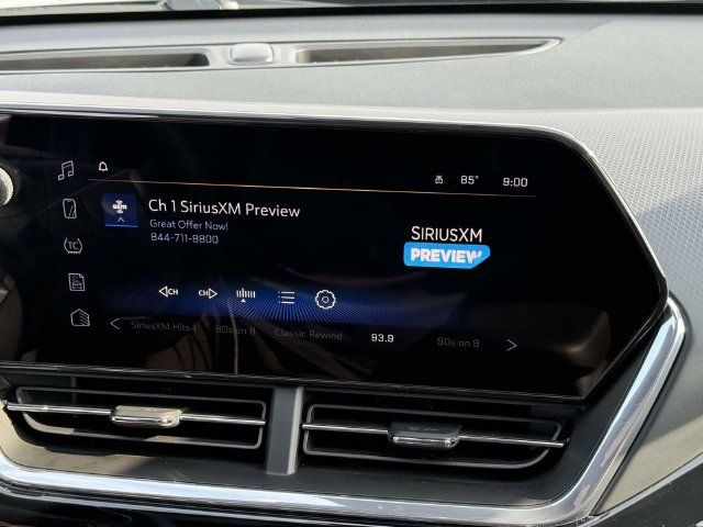 Used 2025 Chevrolet Trax RS w/ Sunroof Package FWD image 16