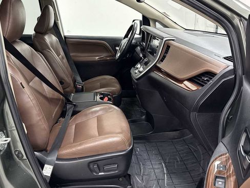 Certified 2020 Toyota Sienna Limited Premium image 31