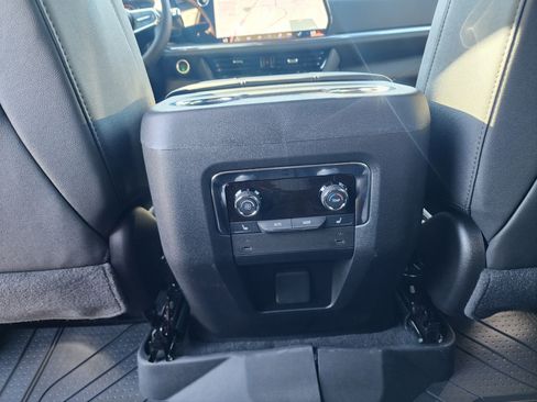 New 2026 Chevrolet Suburban Z71 w/ Comfort Package image 17