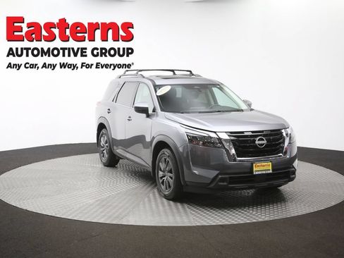 Used 2023 Nissan Pathfinder SV w/ SV Premium Package AWD/4WD image 54