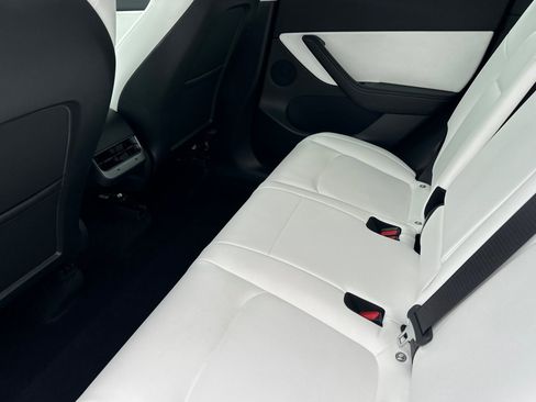 Used 2021 Tesla Model Y Performance image 12