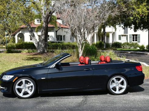 Used 2011 BMW 335i Convertible image 30