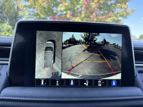 Used 2024 Chevrolet Tahoe Z71 w/ Luxury Package AWD/4WD image 18