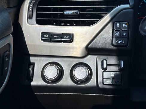 Used 2017 GMC Yukon XL Denali image 24