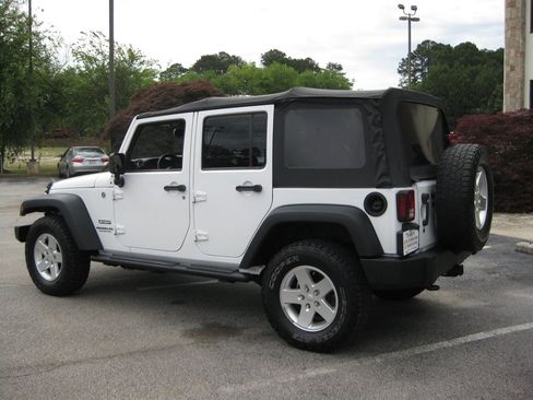 Used 2013 Jeep Wrangler Unlimited Sport AWD/4WD image 8