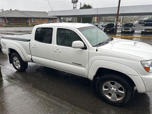 Used 2011 Toyota Tacoma 4x4 Double Cab w/ TRD Sport Pkg w/JBL Audio image 2