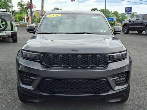 Used 2024 Jeep Grand Cherokee Altitude AWD/4WD image 2