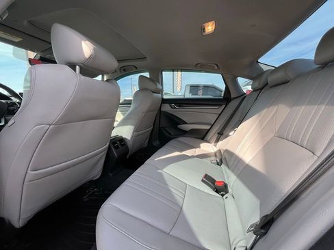 Used 2018 Honda Accord Touring image 18