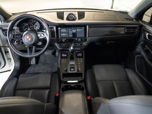 Certified 2024 Porsche Macan AWD/4WD image 26