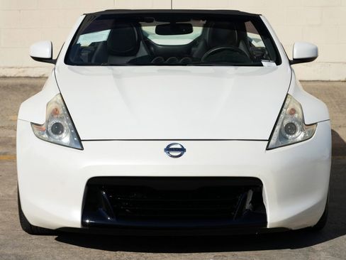 Used 2010 Nissan 370Z Touring RWD image 34
