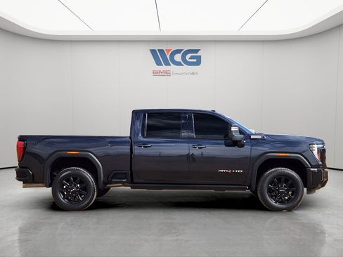 Used 2024 GMC Sierra 2500 AT4 w/ AT4 Premium Plus Package image 3