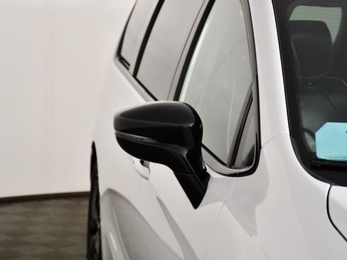 Used 2025 Chrysler Pacifica Limited FWD image 14