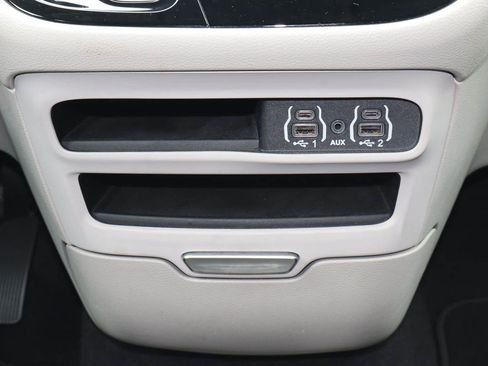 Used 2022 Chrysler Voyager LX FWD image 22