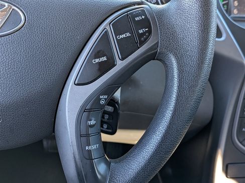 Used 2015 Hyundai Elantra SE image 16