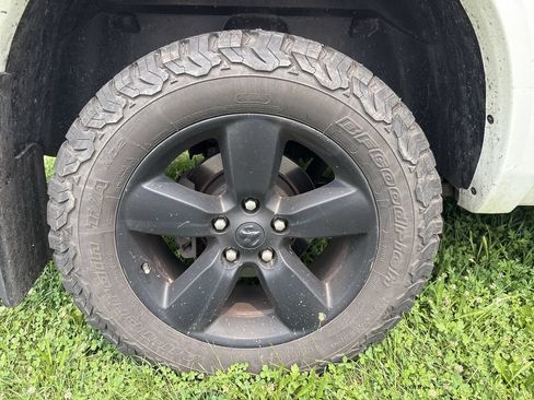 Used 2018 RAM 1500 SLT AWD/4WD image 11