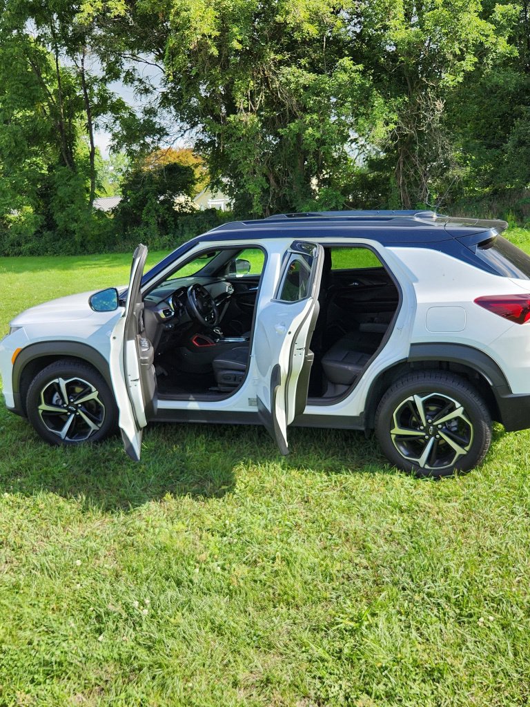Used 2022 Chevrolet TrailBlazer RS w/ Technology Package FWD image 10