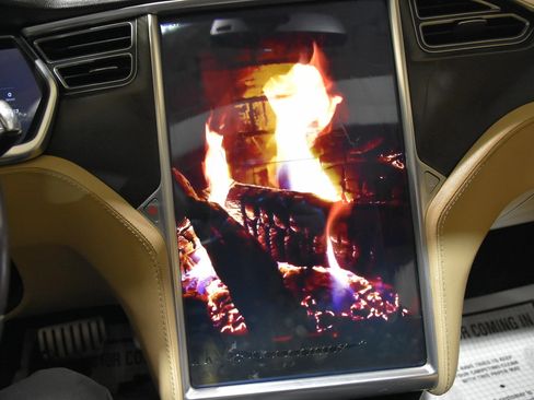 Used 2013 Tesla Model S Performance image 17