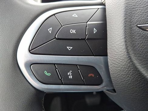 Used 2023 Chrysler Pacifica Touring-L image 24