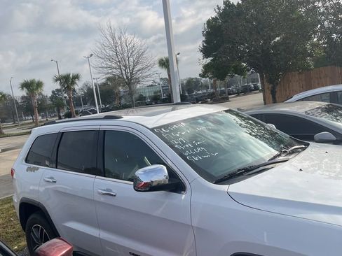 Used 2017 Jeep Grand Cherokee Limited w/ Luxury Group II image 5