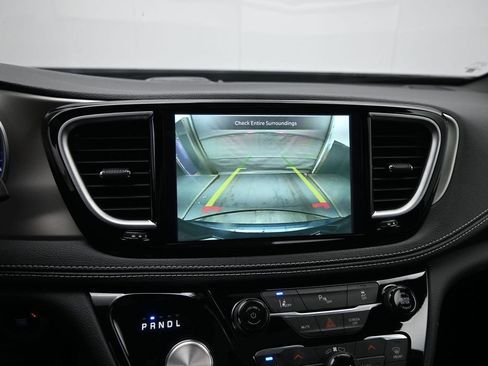 Used 2023 Chrysler Pacifica Limited w/ S Appearance Package FWD image 15