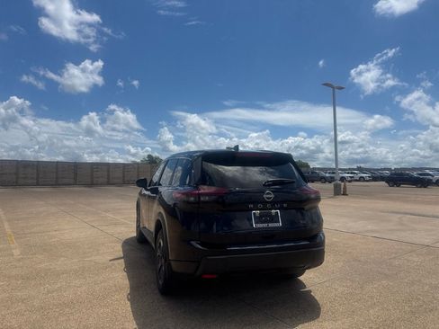 Certified 2024 Nissan Rogue SV FWD image 16