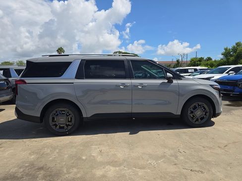 New 2026 Kia Carnival EX FWD image 9