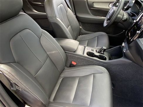 New 2025 Volvo XC40 B5 Core w/ Protection Package Premier image 12