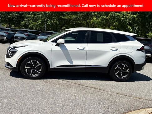 Certified 2025 Kia Sportage LX FWD image 3