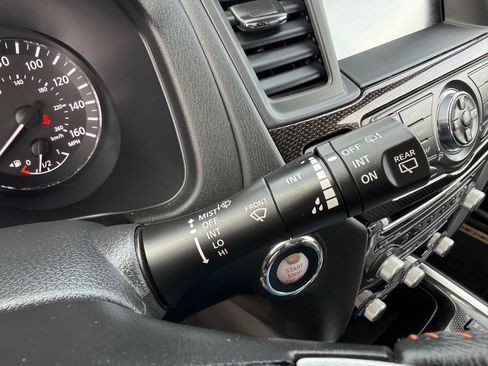 Used 2019 Nissan Pathfinder SL AWD/4WD image 42