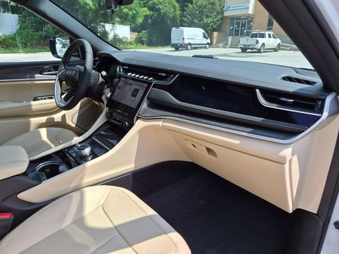 Certified 2022 Jeep Grand Cherokee Limited 4xe w/ Luxury Tech Group II AWD/4WD image 29