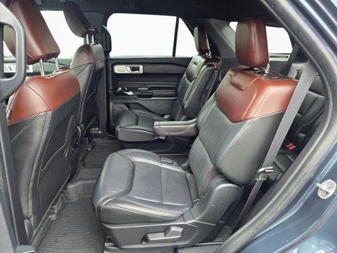 Used 2022 Ford Explorer Platinum w/ Technology Package AWD/4WD image 17