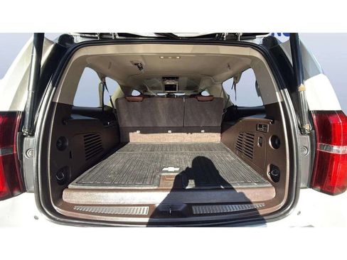 Used 2016 Chevrolet Suburban LTZ image 18