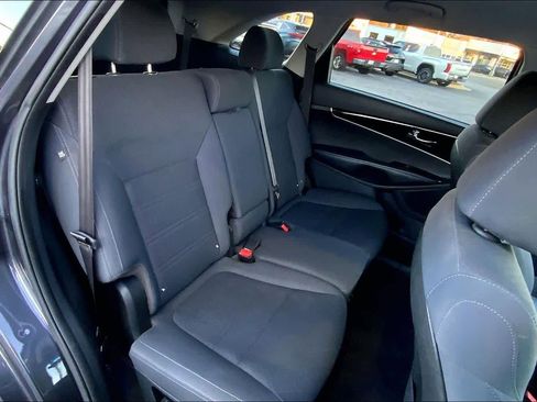 Used 2019 Kia Sorento LX image 19