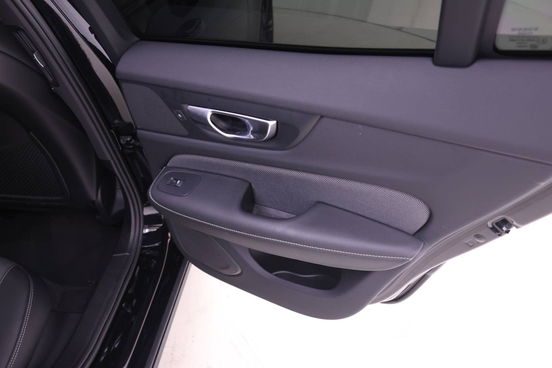 Used 2024 Volvo S60 B5 Plus FWD image 23
