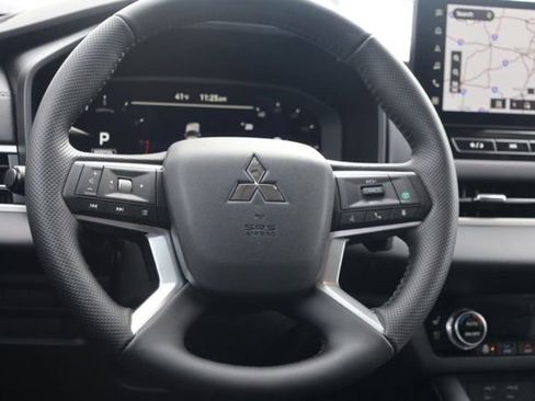 Used 2025 Mitsubishi Outlander SEL image 6